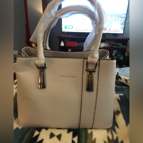 Belks Bags Nwt Belks Off White Leather Handbag Tote And Crossbody